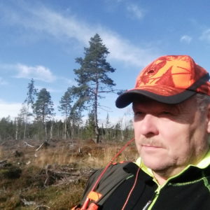 Arne bruker sikringsradioen under jakta